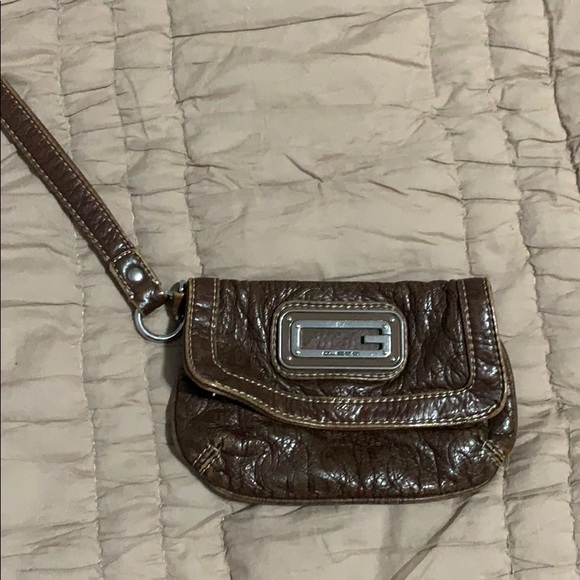 Guess wristlet - Picture 1 of 1